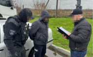 У Волинській області поліцейський допомагав чоловікам втекти за кордон за 8 тисяч доларів