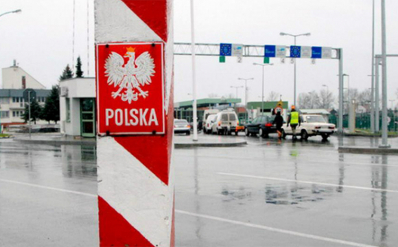 Скандал на кордоні: співробітників посольства України спіймали на контрабанді