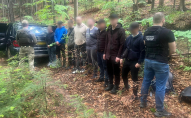У лісі на заході України затримали 8 чоловіків