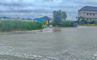 Пляжі Кирилівки пішли під воду. ФОТО