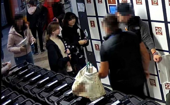У Луцьку двоє дівчать вкрали з камери схову в супермаркеті телефон та інші речі
