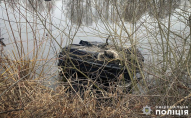 На заході України у ставку знайшли авто з двома тілами чоловіків