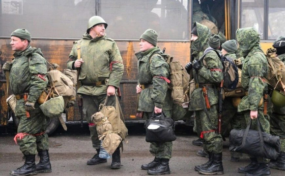 Росіяни стягують військових з полігонів до українського міста