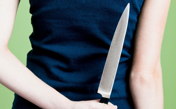 У Польщі 19-річна дівчина з ножем напала на українку