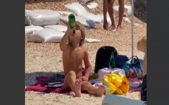 Хотів вгамувати спрагу: на славнозвісному українському курорті хлопчик пив пиво поряд з батьком. ВІДЕО