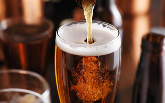 Пиво можна не тільки пити: топ крутих лайфхаків з пінним напоєм