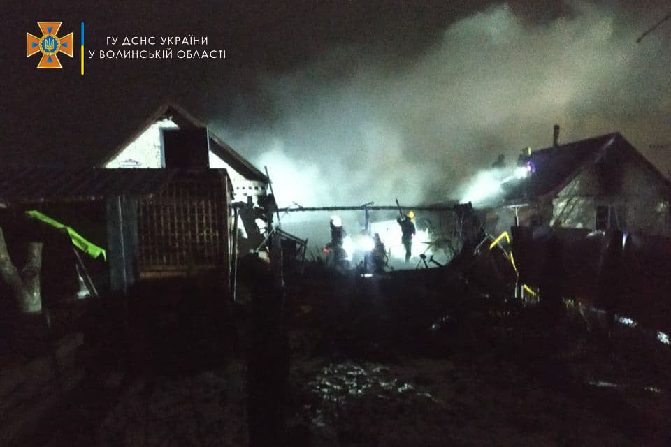 Залучено 19 рятувальників: у Луцьку трапилася пожежа. ФОТО