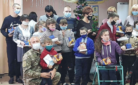 Святкове диво: «АТБ» допомагає тисячам українських родин потішити дитину в день Святого Миколая