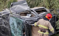 У селі водій авто в'їхав у дерево: загинув пасажир