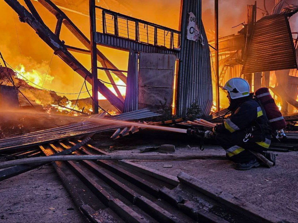 У мережі з'явилися кадри наслідків нічної атаки на Львів. ФОТО/ВІДЕО