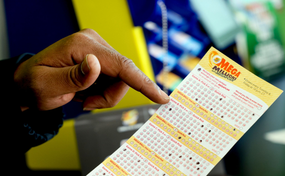 41-річна жінка зіграла в безкоштовну лотерею та виграла 300 тисяч доларів