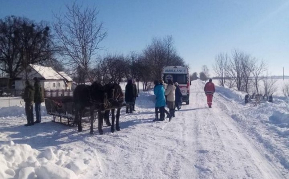 На Рівненщині чоловіка, який впав у 50-метровий колодязь, врятувала теща