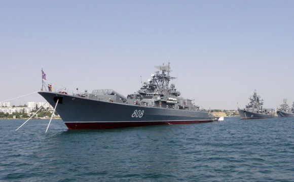 Російські кораблі ховаються за цивільними суднами та б'ють по Україні ракетами – ВМС