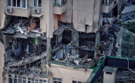У Києві уламки ракети пошкодили багатоповерхівку: є загиблі ФОТО/ ВІДЕО