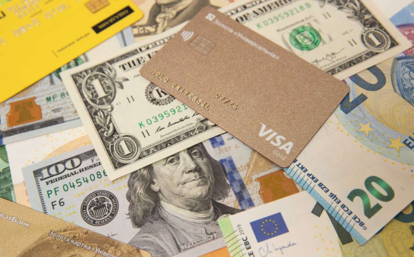 «ПриватБанк» виплатить українцям по 1200 євро