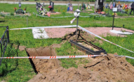 На цвинтарі під час копання могили знайшли снаряд 