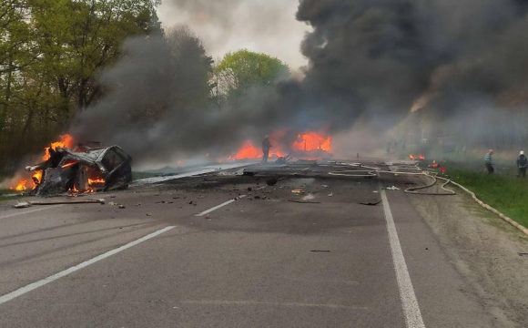 На Рівненщині зіткнулись автобус, бензовоз та легковик: загинули 17 людей. ФОТО