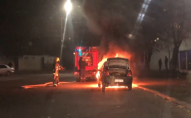 У Луцьку посеред вулиці вщент згоріло авто. ФОТО