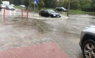 У Луцьку затопило вулиці після сильної зливи. ВІДЕО