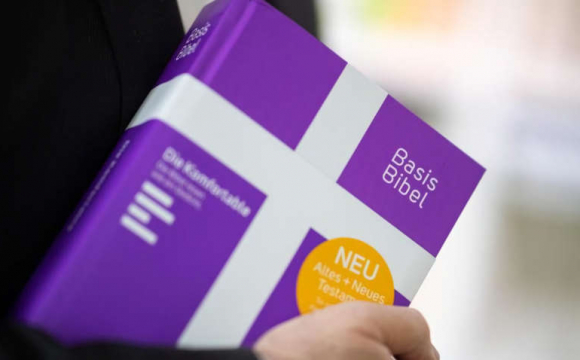 У Німеччині переписали Біблію - для молодого покоління