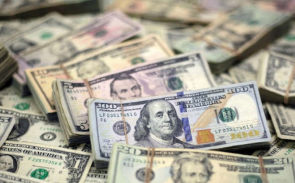 Здавати чи купувати валюту: що буде з доларом після свят