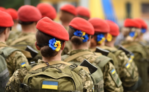 У яких випадках українських жінок можуть викликати до військкомату