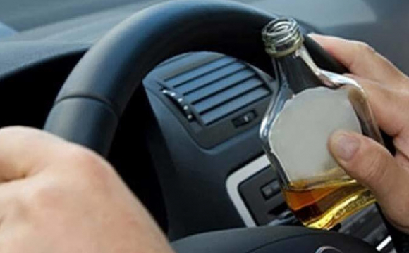 Гривні не актуальні: п'яні водії пропонують патрульним долари. ФОТО