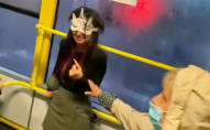 Українська співачка потрапила у скандал в столичному тролейбусі. ВІДЕО