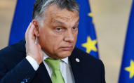 Прем'єр-міністру Угорщини «подарували» труну через дружбу з путіним