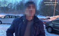 У Львові злодій, тікаючи від поліції, закопався в снігу