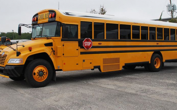 У США водій шкільного автобуса знепритомнів за кермом: школяр врятував однокласників. ВІДЕО