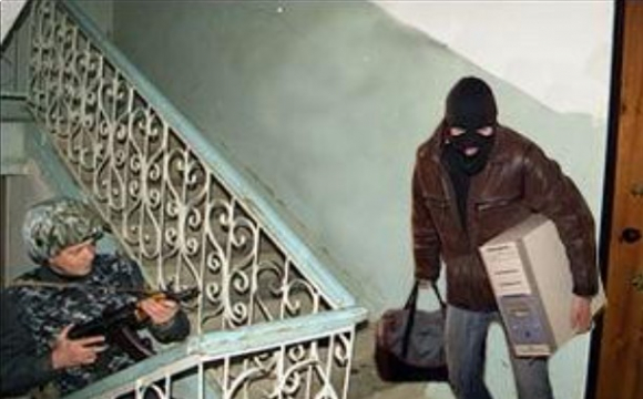 В Луцьку зловили двох квартирних злодіїв «на гарячому»