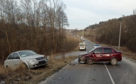 Аварія лоб в лоб: водій серйозно постраждав у ДТП на Львівщині