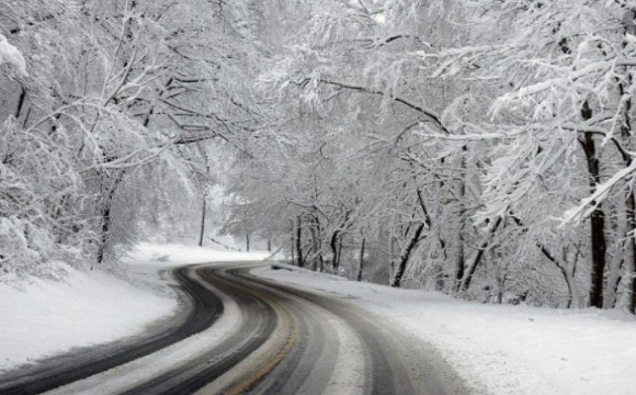 Волинських водіїв попереджають про ускладнення ситуації на дорозі через сніг