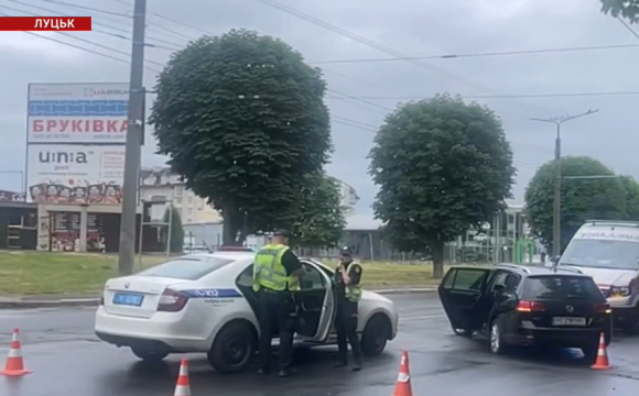 У Луцьку водій авто збив дівчину. ВІДЕО