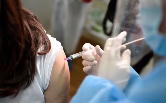 В Україні розширять перелік професій для обов'язкової вакцинації: хто туди потрапить