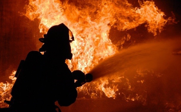 У Луцьку масштабна пожежа в багатоповерхівці на Кравчука. ВІДЕО