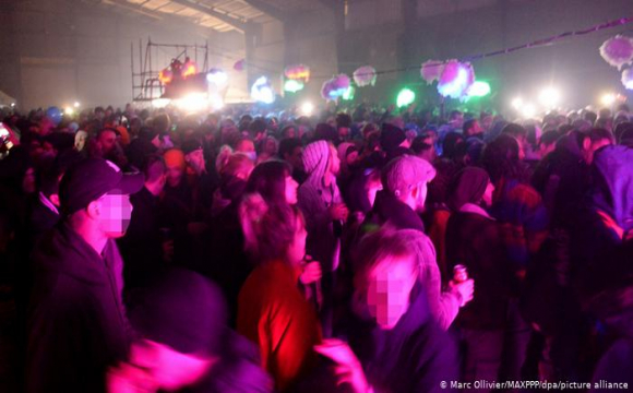 У Франції за участь у масштабній нелегальній новорічній вечірці оштрафували понад 1 200 осіб