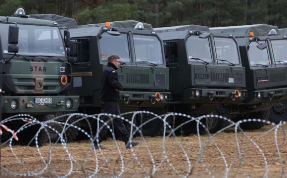 В Білорусі до кордону з Україною рухається військова техніка. ВІДЕО
