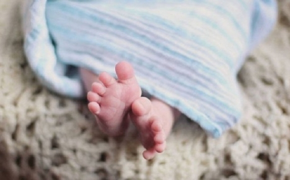 Мати на смерть задавила немовля уві сні - ЗМІ