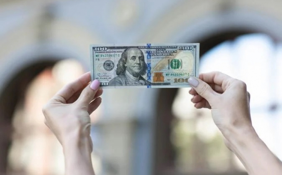 В Україні знову почав рости курс долара
