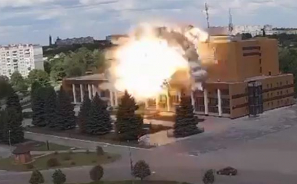 Росіяни вдарили ракетами по центру міста. ФОТО