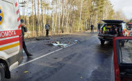 На заході України зіткнулись вантажівка та бус: троє загиблих