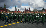 Цьогорічний парад на 9 травня стане останнім у росії, - експерт