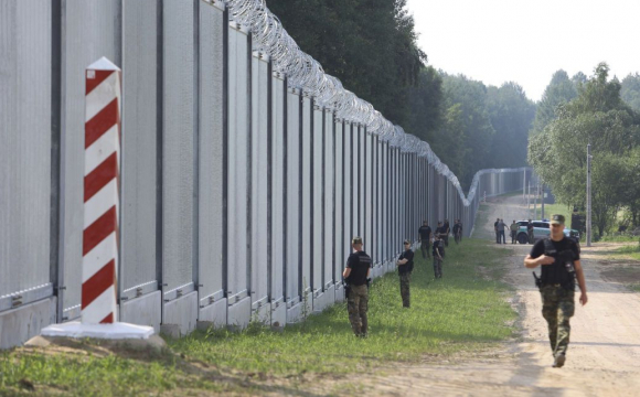 На польсько-білоруському кордоні зростає напруга: що відбувається