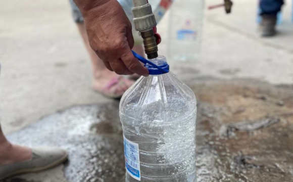 Росіяни дають людям питну воду з фекаліями