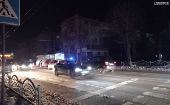У Луцьку на проспекті Перемоги тролейбус із пасажирами потрапив у ДТП