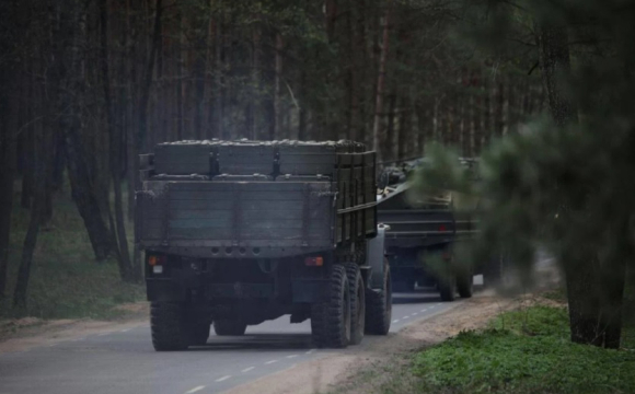 Росіяни стягують війська та техніку під українське місто