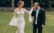 Відомий український співак зіграв весілля з молодшою на майже 30 років дружиною