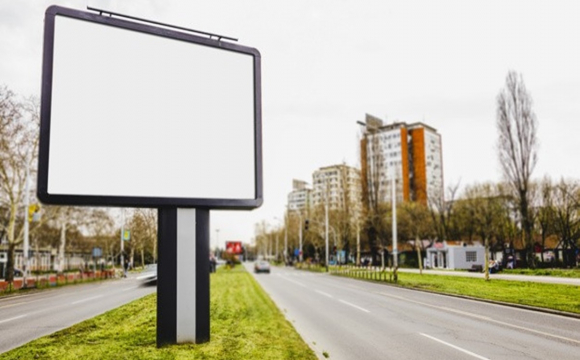 В Україні можуть заборонити розміщення реклами на дорогах